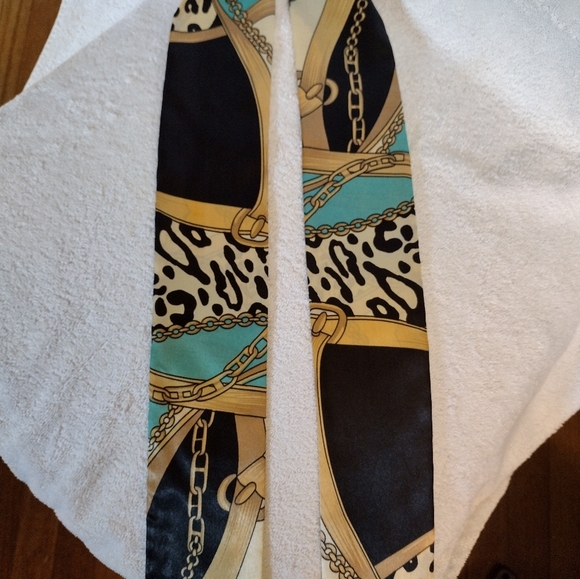 Scarf - Picture 3 of 4